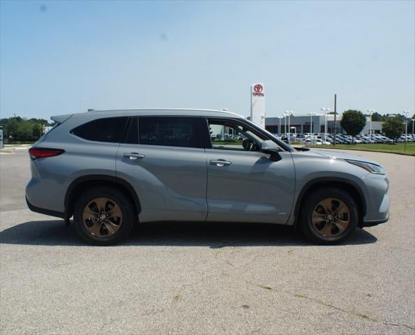 2022 Toyota Highlander Hybrid Bronze Edition