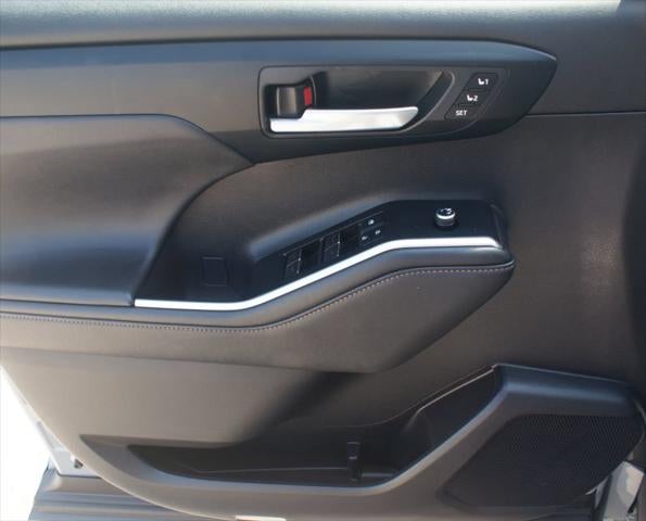 2022 Toyota Highlander Hybrid Bronze Edition