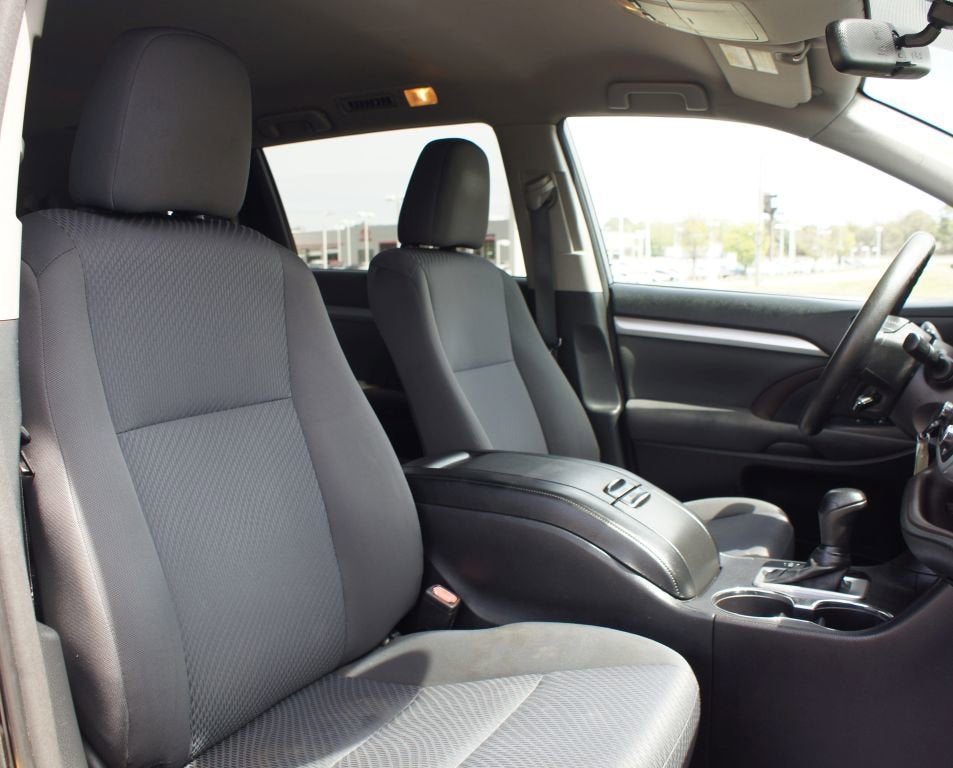 2016 Toyota Highlander LE