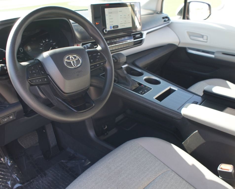 2025 Toyota Sienna LE