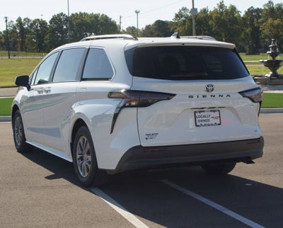 2025 Toyota Sienna LE