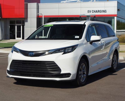 2025 Toyota Sienna LE
