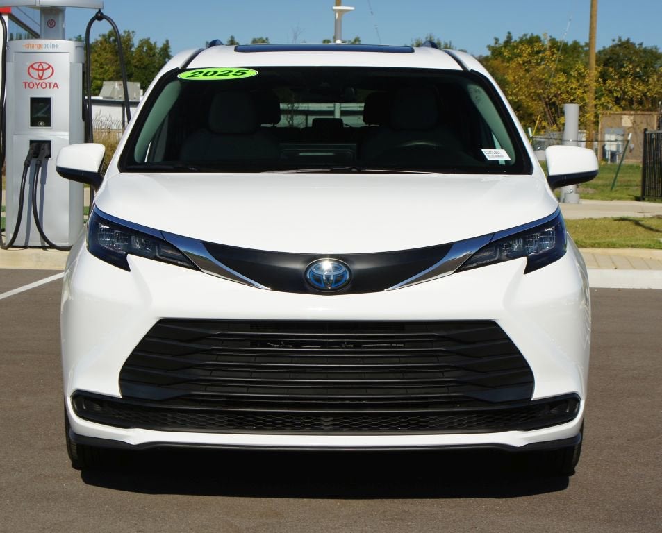 2025 Toyota Sienna LE