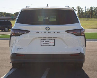 2025 Toyota Sienna LE