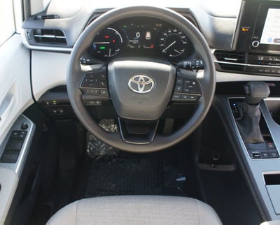 2025 Toyota Sienna LE
