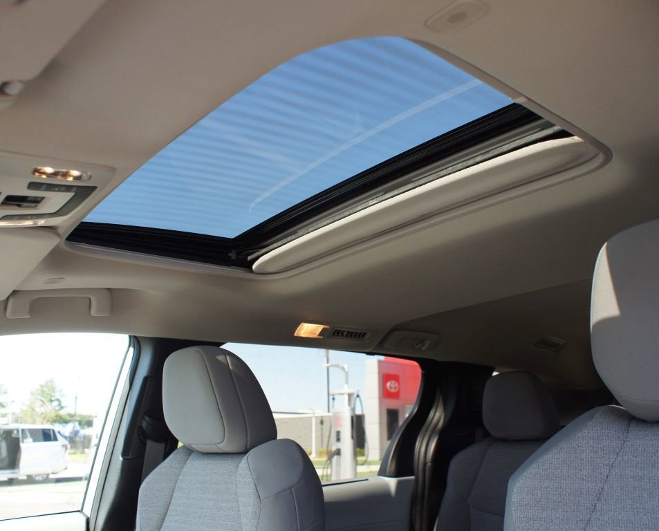 2025 Toyota Sienna LE