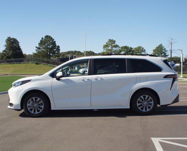 2025 Toyota Sienna LE