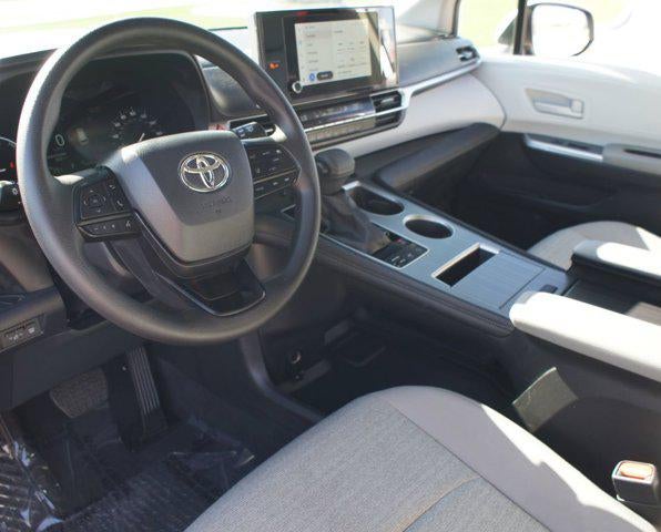 2025 Toyota Sienna LE