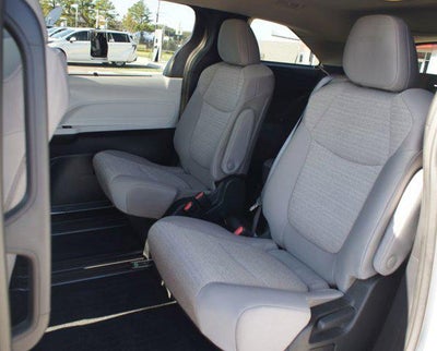 2025 Toyota Sienna LE