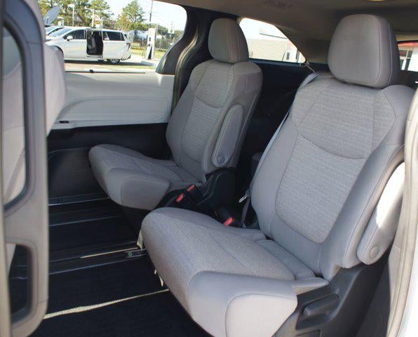 2025 Toyota Sienna LE