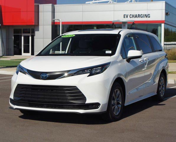 2025 Toyota Sienna LE