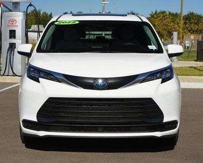 2025 Toyota Sienna LE