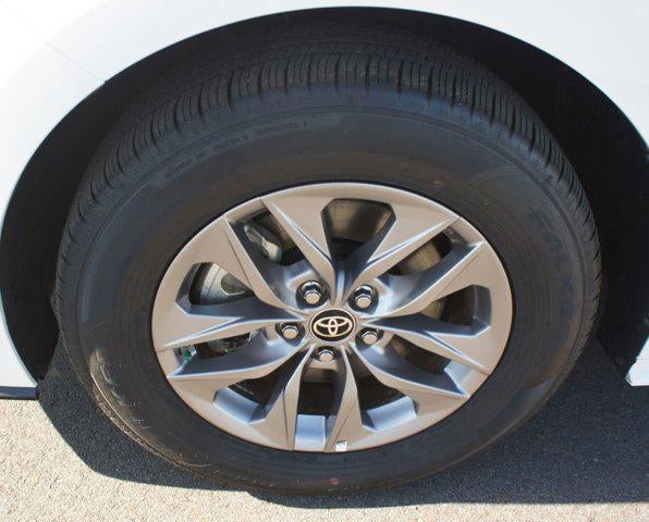 2025 Toyota Sienna LE