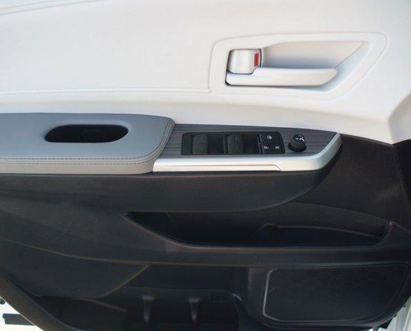 2025 Toyota Sienna LE