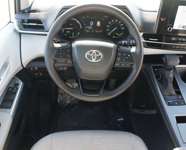 2025 Toyota Sienna LE