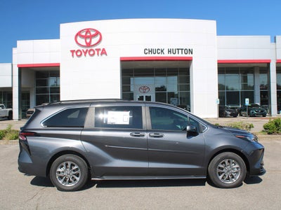 2025 Toyota Sienna LE