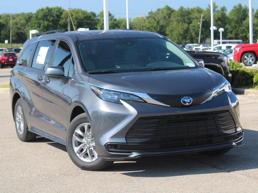 2025 Toyota Sienna LE