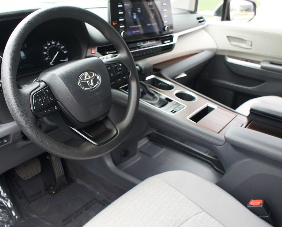 2024 Toyota Sienna LE