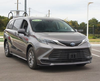 2024 Toyota Sienna LE