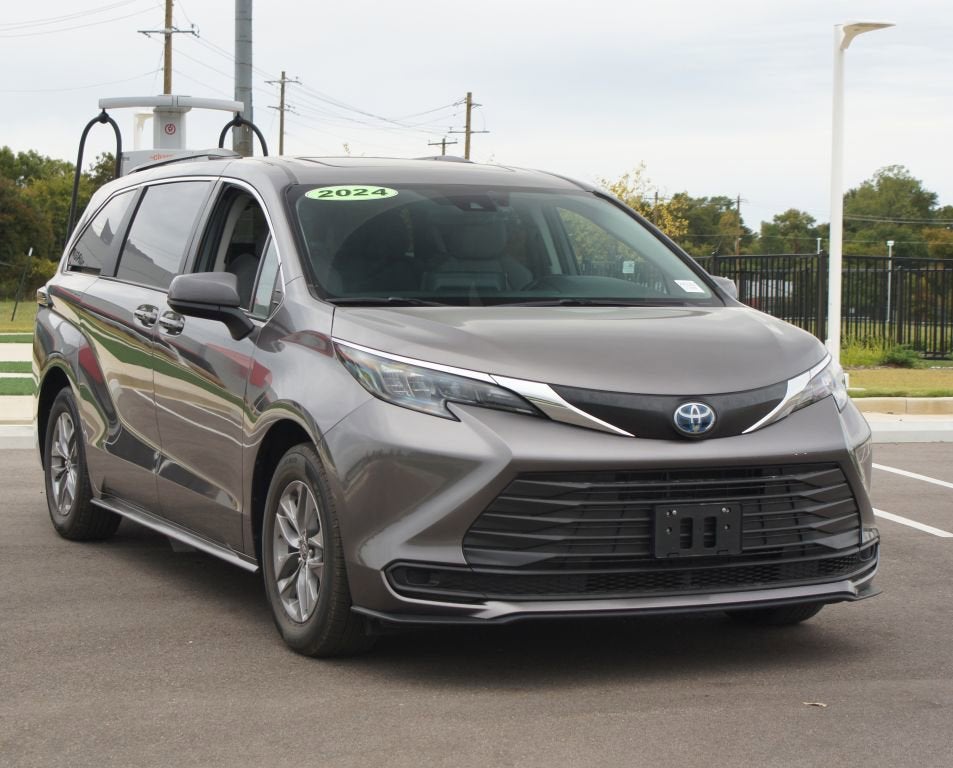 2024 Toyota Sienna LE