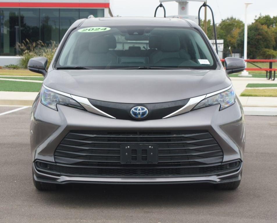 2024 Toyota Sienna LE