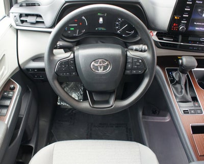 2024 Toyota Sienna LE