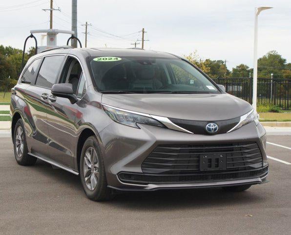 2024 Toyota Sienna LE