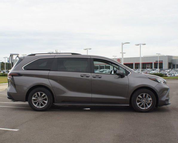 2024 Toyota Sienna LE