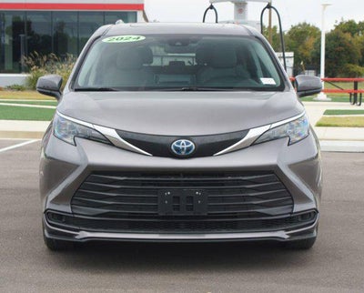 2024 Toyota Sienna LE
