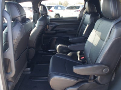 2025 Toyota Sienna Woodland Edition