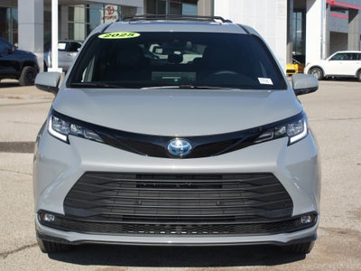 2025 Toyota Sienna Woodland Edition