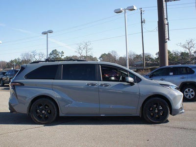 2025 Toyota Sienna Woodland Edition