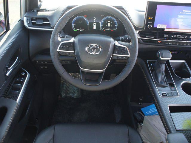 2025 Toyota Sienna Woodland Edition