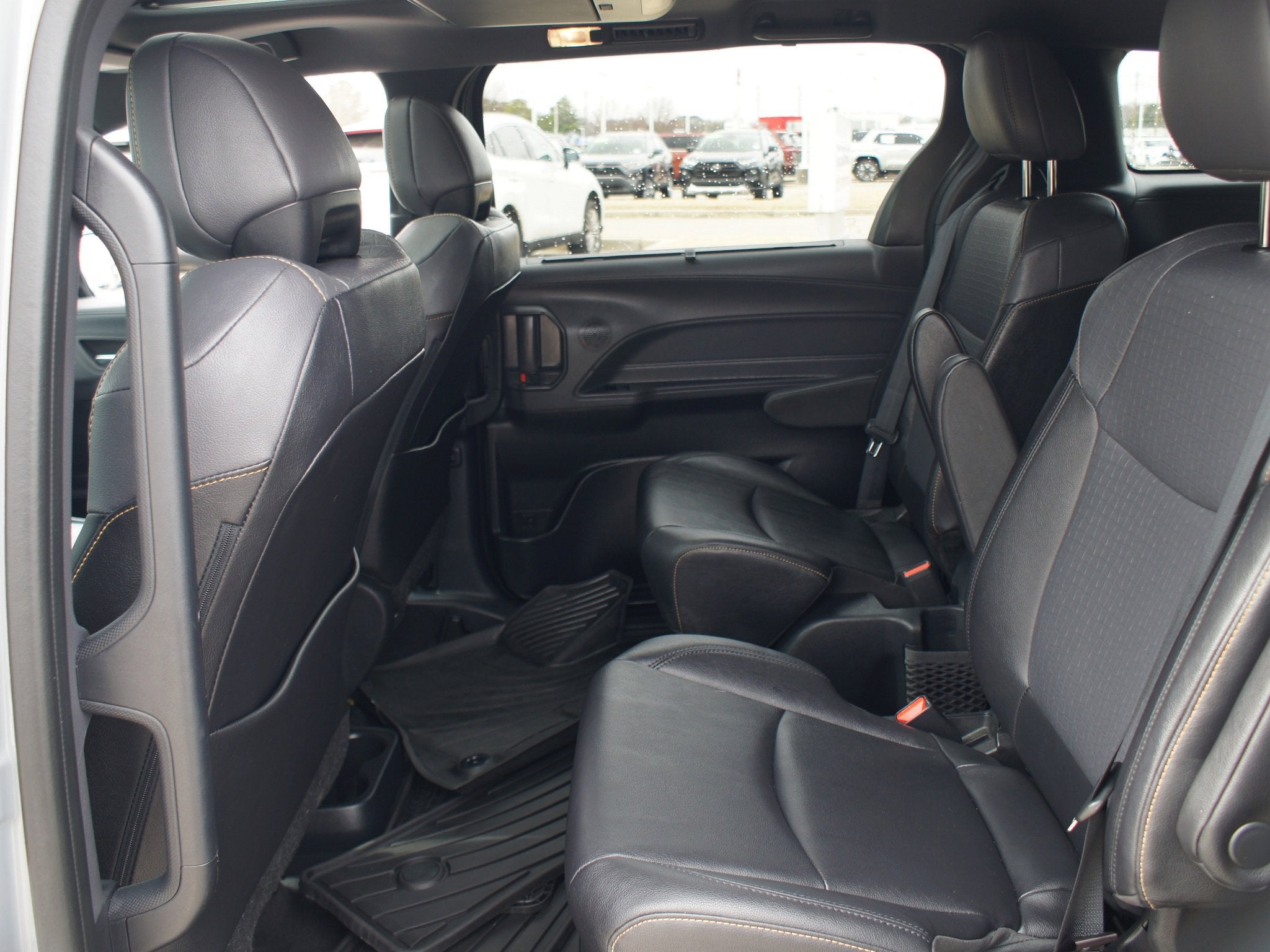 2023 Toyota Sienna Woodland Edition