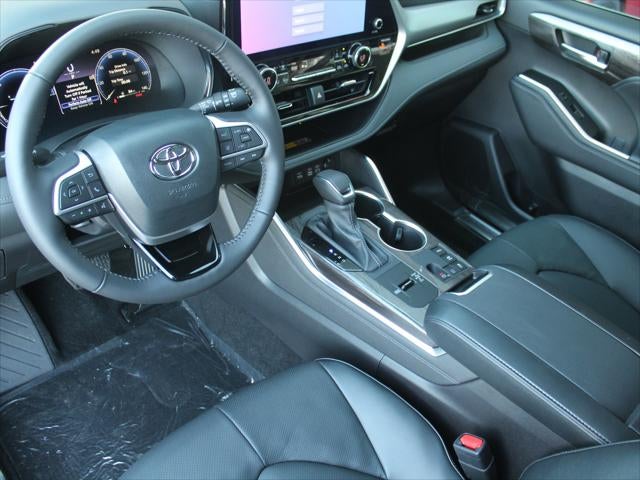 2026 Toyota Highlander Hybrid Platinum