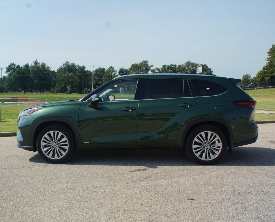 2024 Toyota Highlander Hybrid Platinum
