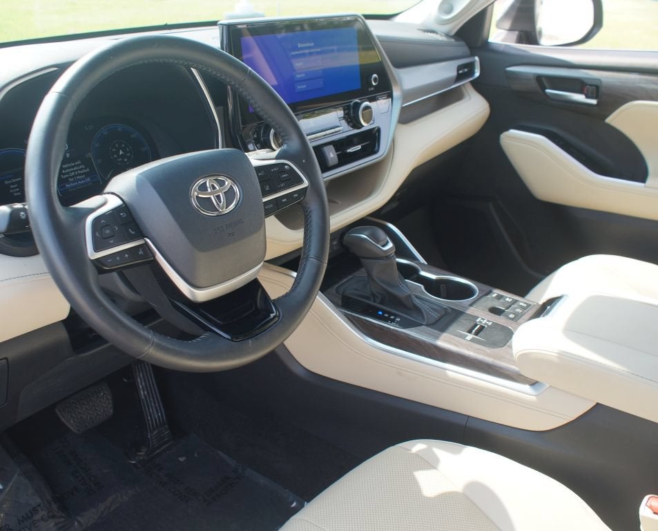 2024 Toyota Highlander Hybrid Platinum