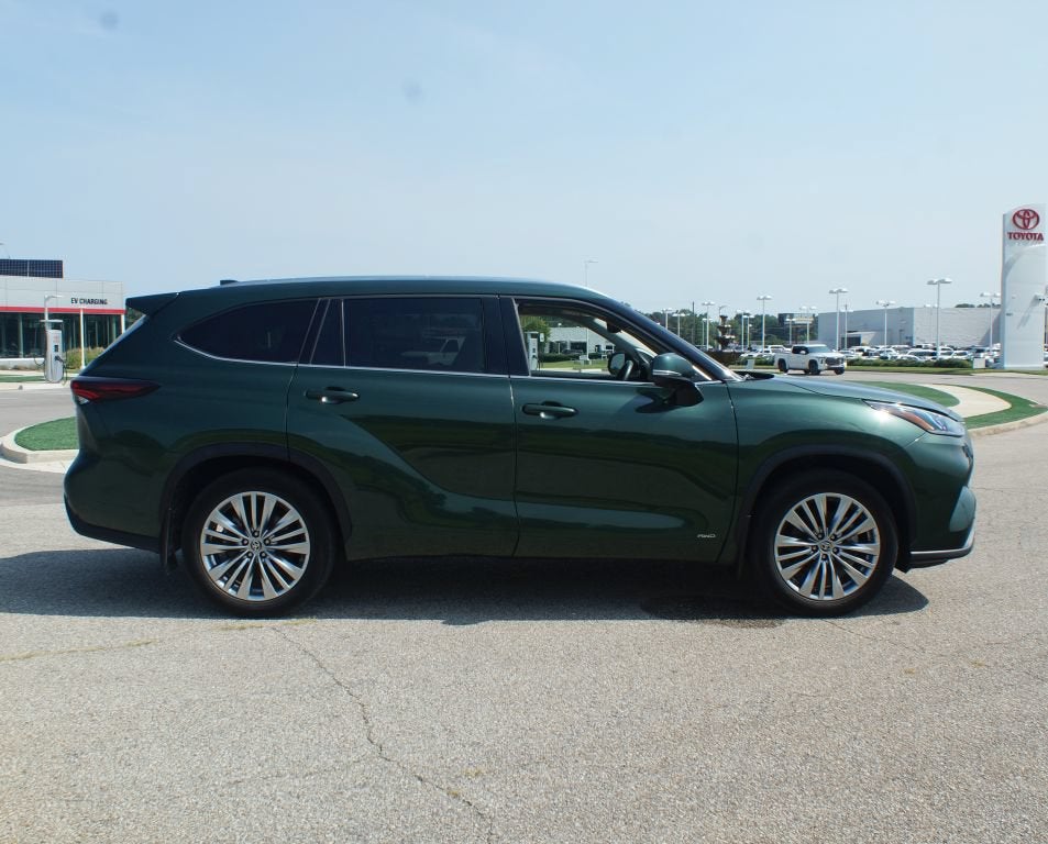 2024 Toyota Highlander Hybrid Platinum