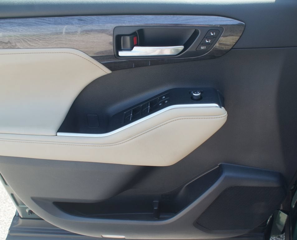 2024 Toyota Highlander Hybrid Platinum