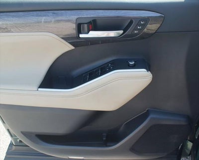 2024 Toyota Highlander Hybrid Platinum