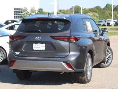 2025 Toyota Highlander Hybrid Platinum