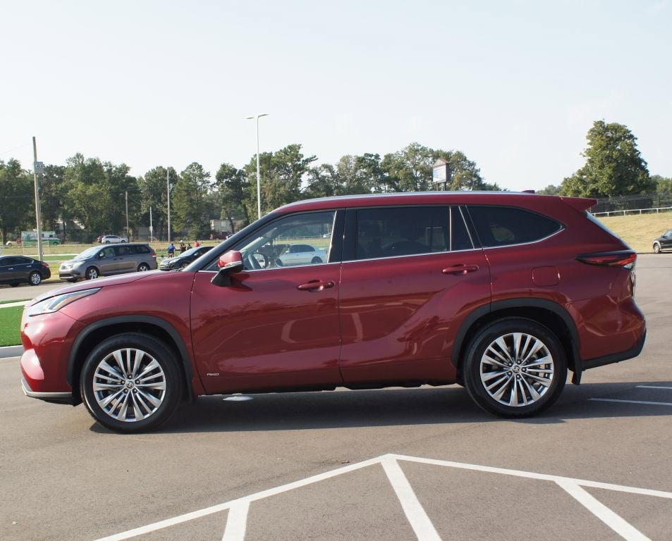 2024 Toyota Highlander Hybrid Platinum