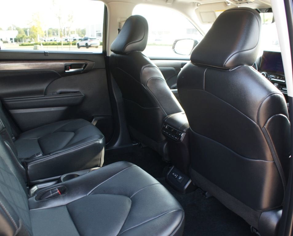 2024 Toyota Highlander Hybrid Platinum