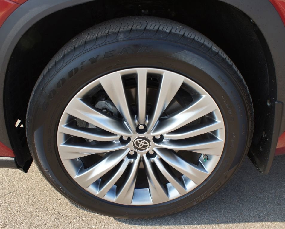 2024 Toyota Highlander Hybrid Platinum