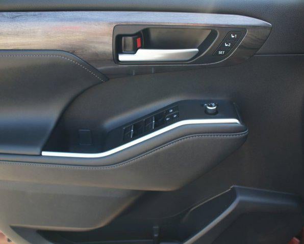 2024 Toyota Highlander Hybrid Platinum