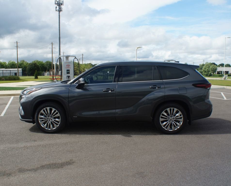 2025 Toyota Highlander Hybrid Platinum