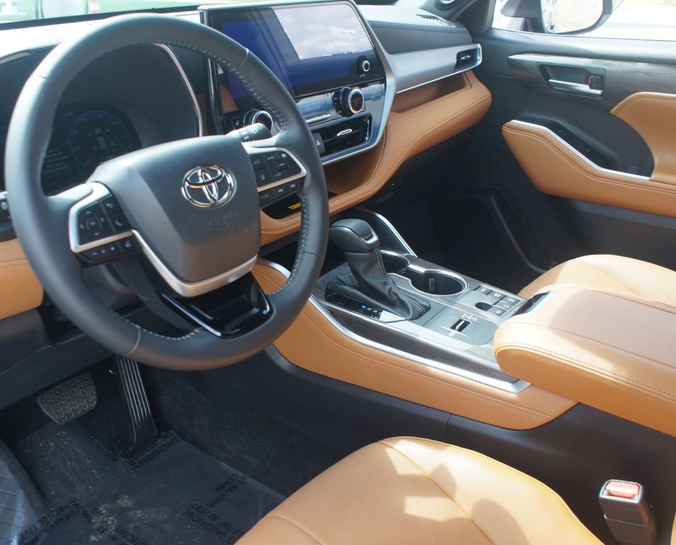 2025 Toyota Highlander Hybrid Platinum