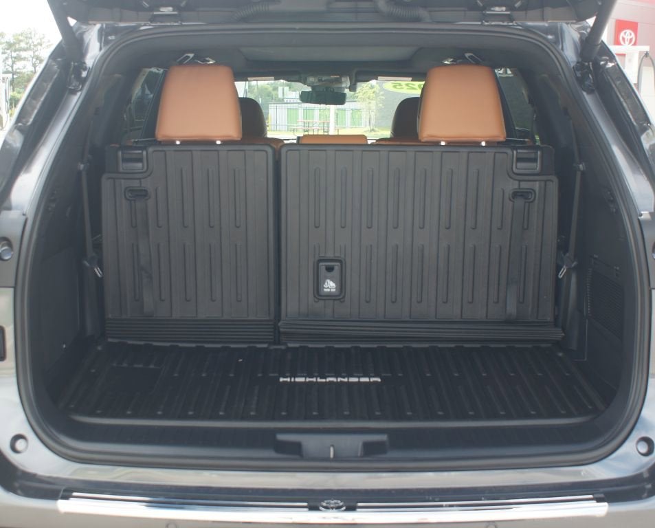 2025 Toyota Highlander Hybrid Platinum