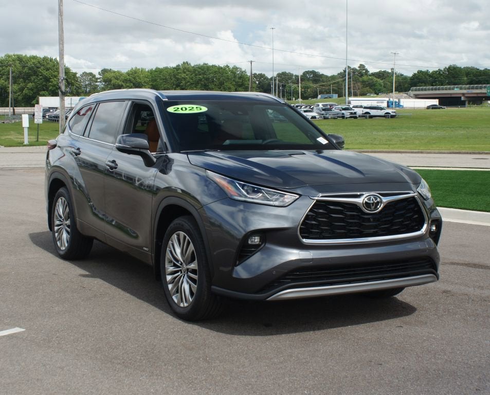 2025 Toyota Highlander Hybrid Platinum