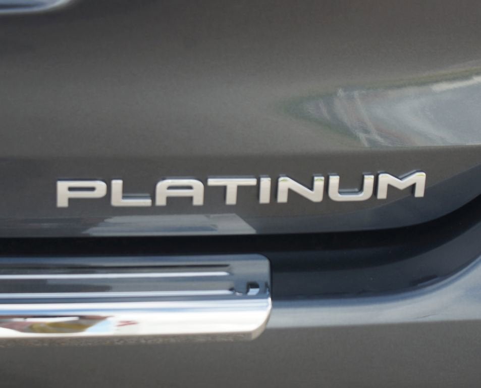 2025 Toyota Highlander Hybrid Platinum